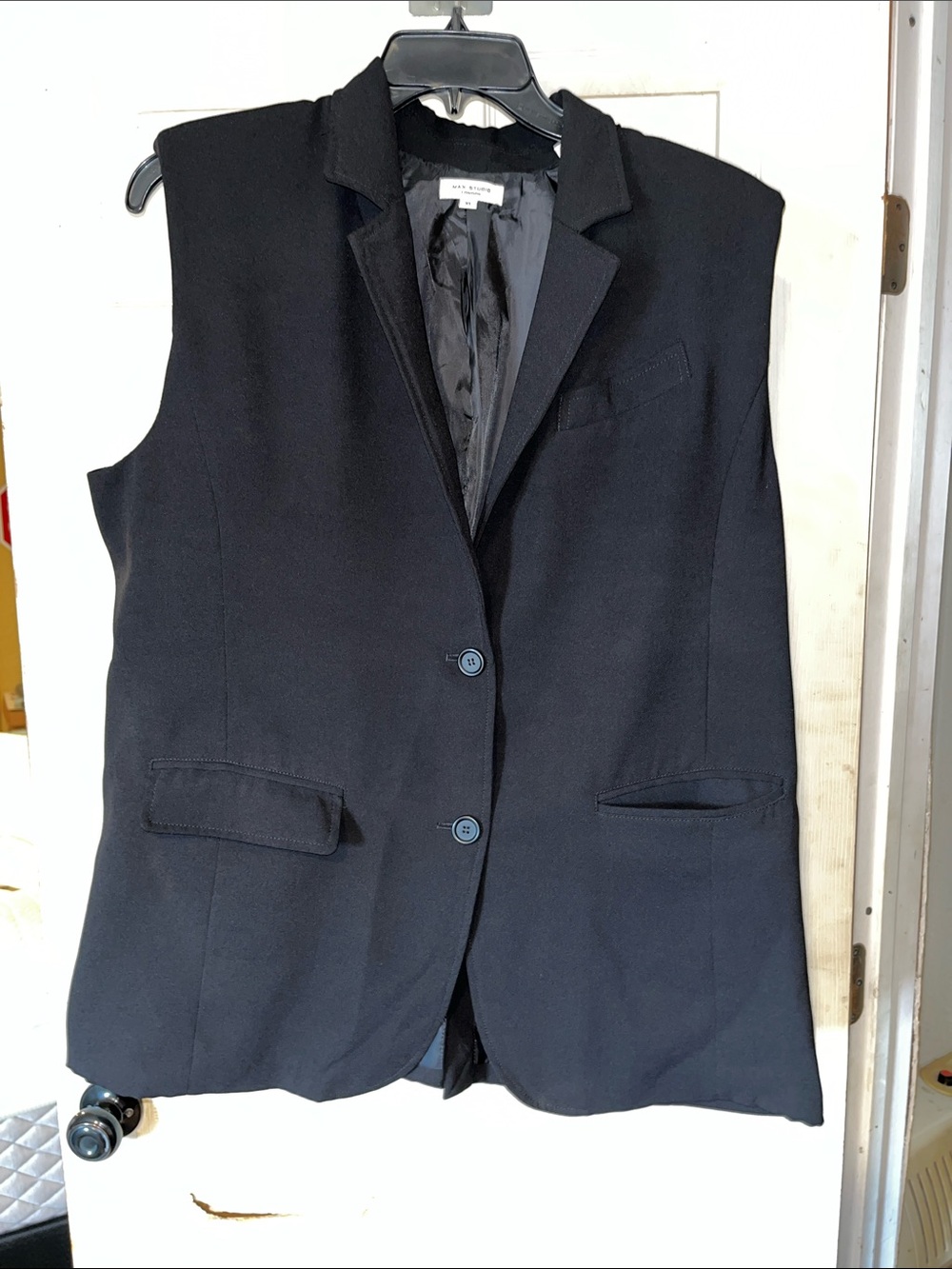 Women’s, Max Studio, size XL, collared sleeveless blazer!